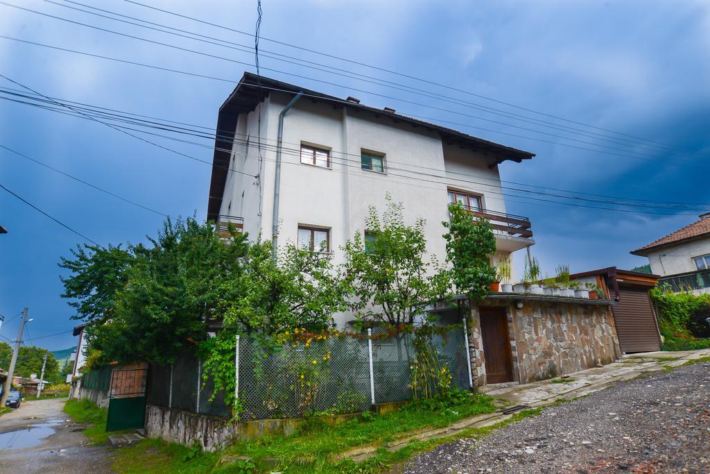Topuzovi Guest House Dobrinishte Exterior foto